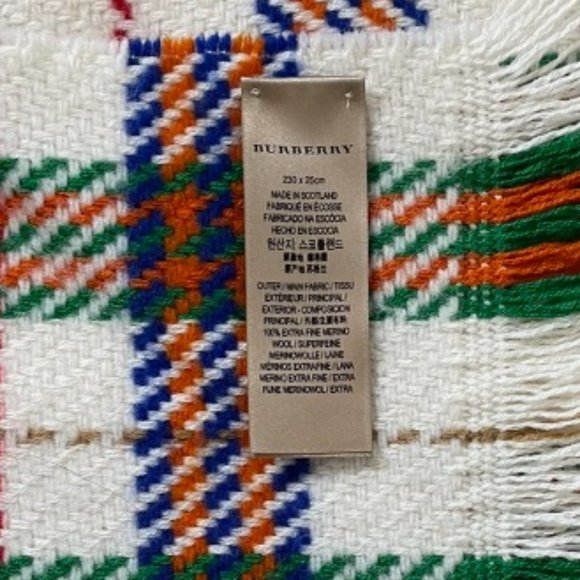BURBERRY Wool Scarf - Picture 4 of 6